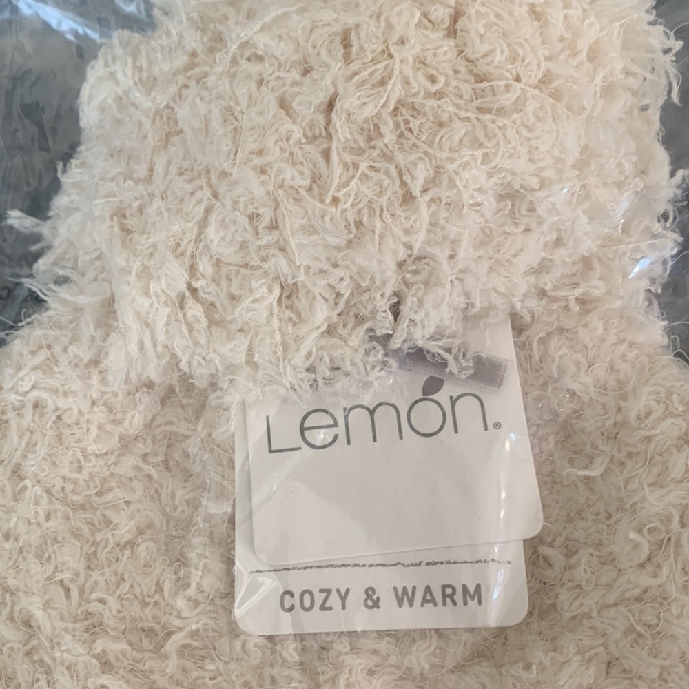 Lemon brand cream colored soft winter cap. NWT - Picture 2 of 3